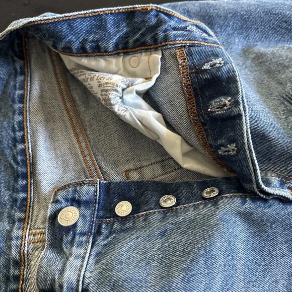 Levi's 501 Women's Jeans Blue Denim Classic Fit Button Fly 30x26 - Picture 3 of 14